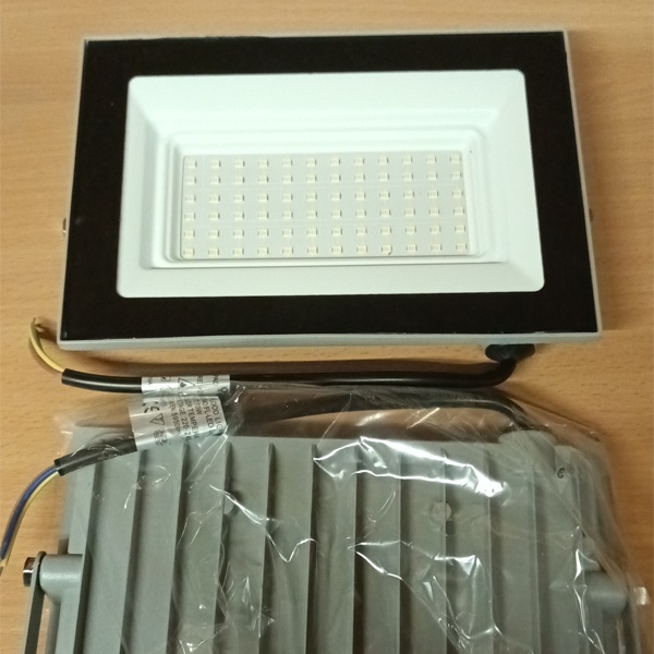 Прожектор пылевлагозащищеный светодиодный FL-LED Light-PAD 70Вт Foton lighting, белый свет, серого цвета