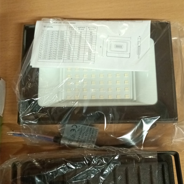 Прожектор светодиодный мощностью 50 Ватт нейтральный белый свет черного цвета