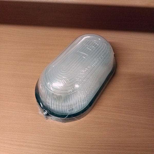 Влагозащищенный светильник ТДМ для бань и ЖКХ, овальной формы, с цоколем E27, максимальной мощностью лампы 100 Ватт, черный цвет