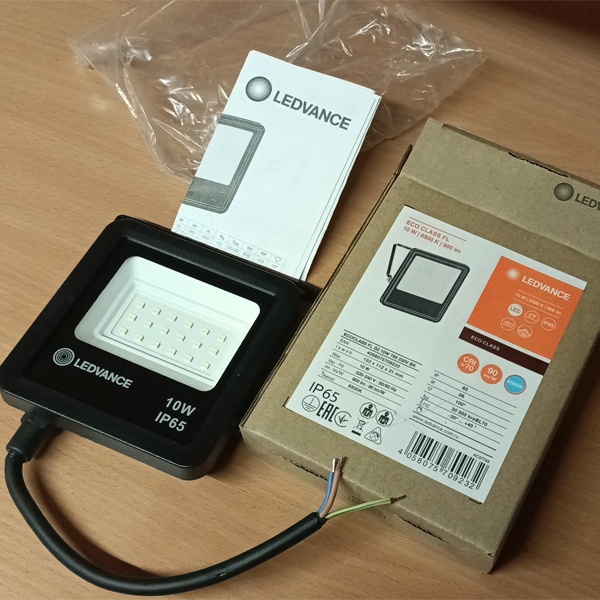 Влагозащищенный, светодиодный прожектор Ледванс, мощностью 10 Ватт, холодный дневной свет