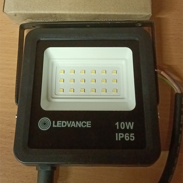 Влагозащищенный, светодиодный прожектор Ледванс, мощностью 10 Ватт, нейтральный белый свет