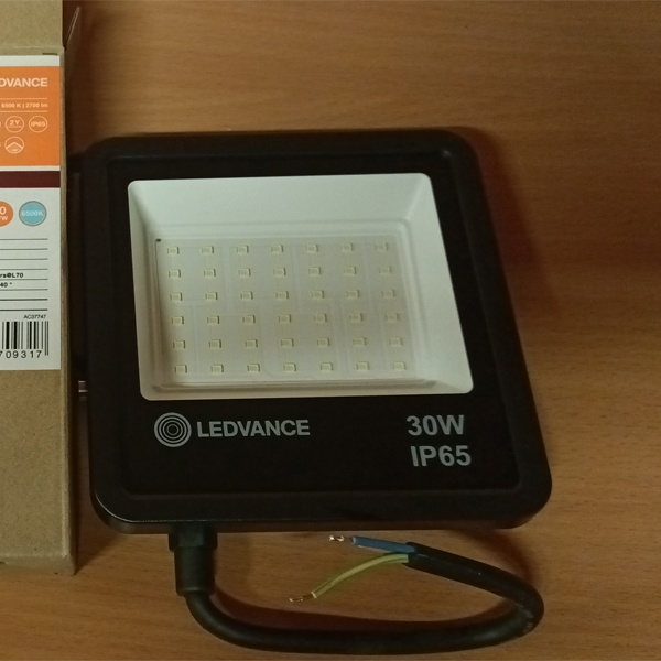Влагозащищенный, светодиодный прожектор Ледванс, мощностью 30 Ватт, холодный дневной свет
