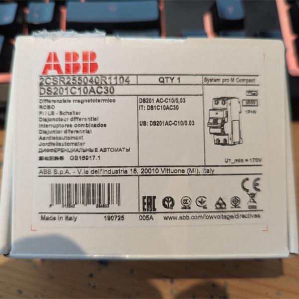 Дифференциальный автоматический выключатель ABB серии DS201 на 10 Ампер с током утечки 30мА.