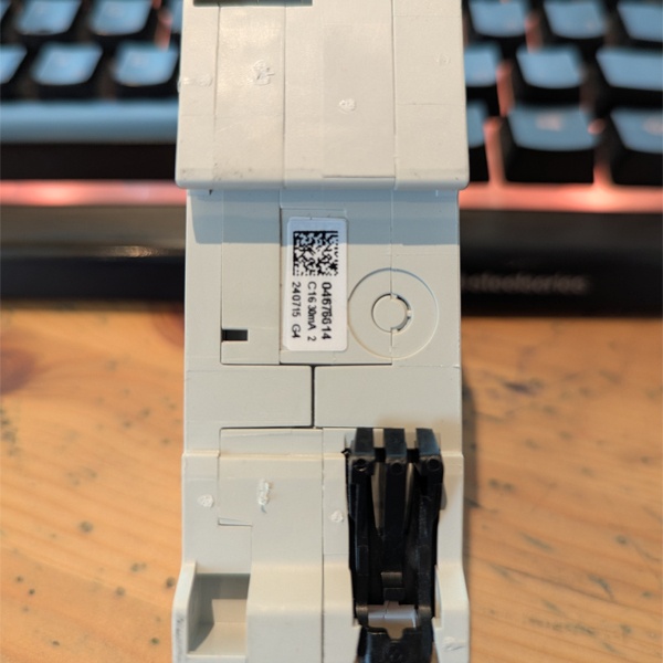 Дифференциальный автоматический выключатель ABB серии DS201 на 10 Ампер с током утечки 30мА.