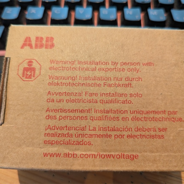 Дифференциальный автоматический выключатель ABB серии DS201 на 16 Ампер с током утечки 30мА.