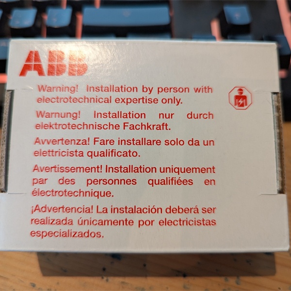 Дифференциальный автоматический выключатель ABB серии DS201 на 16 Ампер с током утечки 30мА.