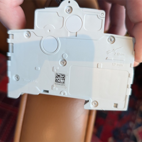 Дифференциальный автоматический выключатель ABB серии DS201 на 16 Ампер с током утечки 30мА.