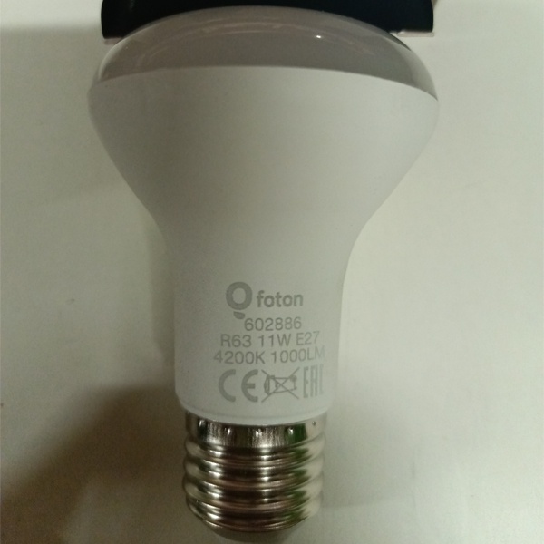 Светодиодная лампа направленного света мощностью 16 Ватт с цоколем E27 белого света