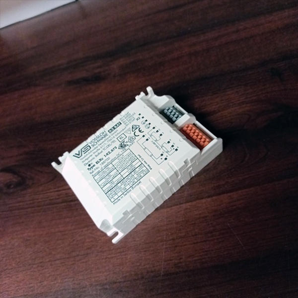 Электронный пускорегулирующий аппарат (ЭПРА) для компактных люминесцентных ламп мощностью 18-42 Ватт.