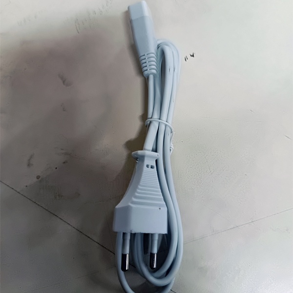 Сетевой кабель с вилкой длиной 1,1м для светильников LINE для подключения светильника к сети.