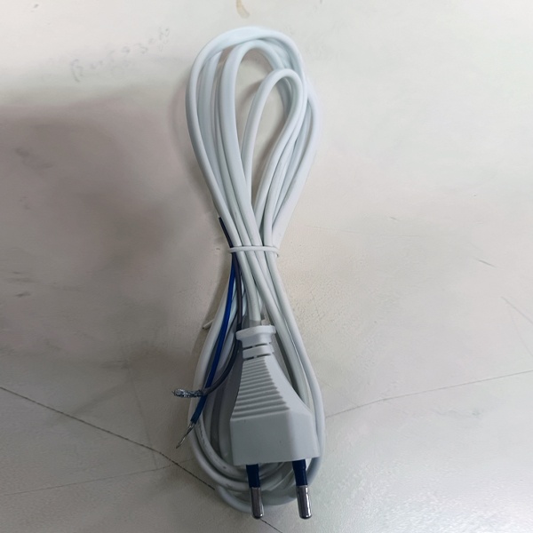 Шнур сетевой длиной 1.8 метра с плоской вилкой