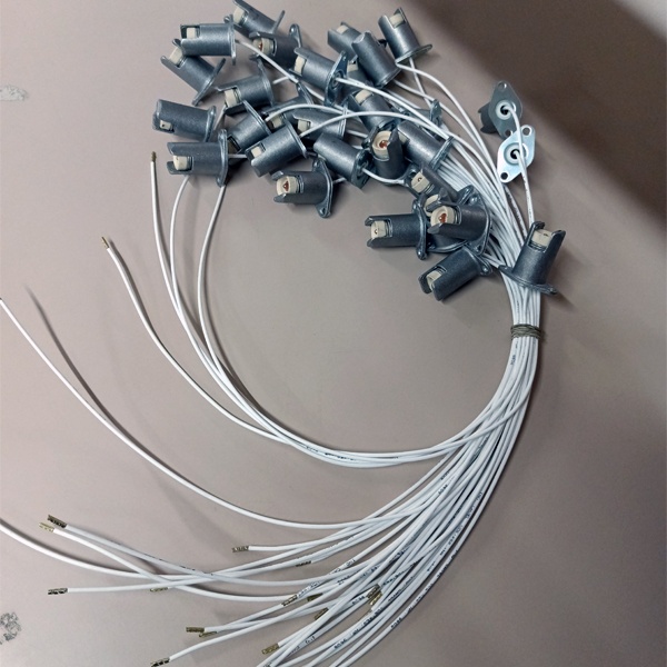 Патрон R7s из керамики и металла с проводом 1,5 мм2 для галогенных ламп.