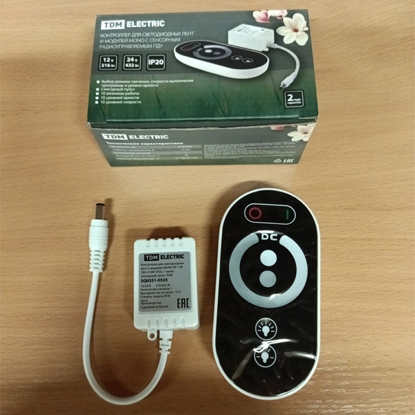 Блок управления одноканальной светодиодной лентой с универсальным сенсорным ПДУ
