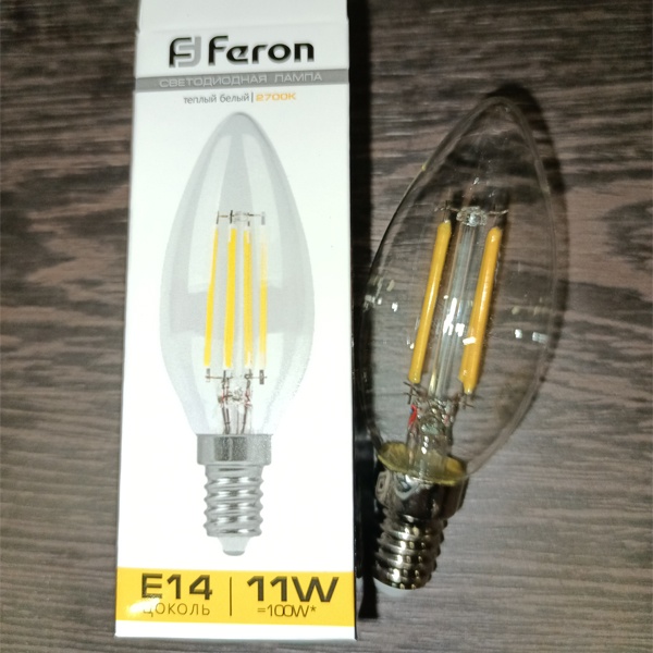Энергосберегающая LED лампочка свеча с нитевидными светодиодами, мощностью 11 Ватт, с цоколем E14, теплый свет, прозрачная колба