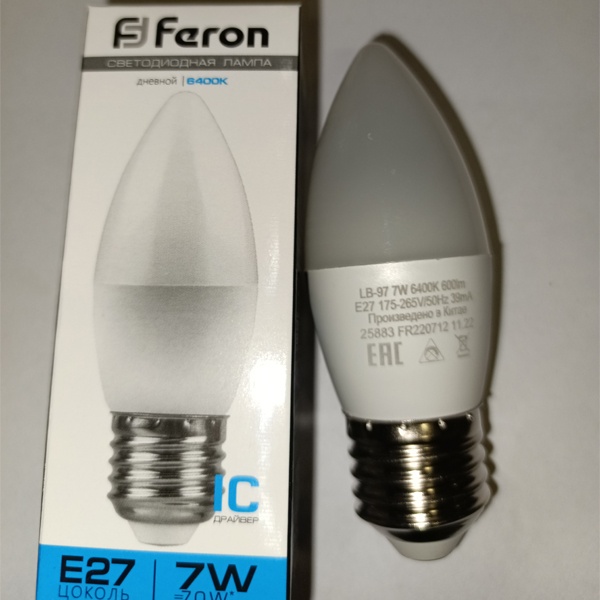 Энергосберегающая LED лампочка свеча мощностью 7 Ватт с цоколем E27 холодный свет