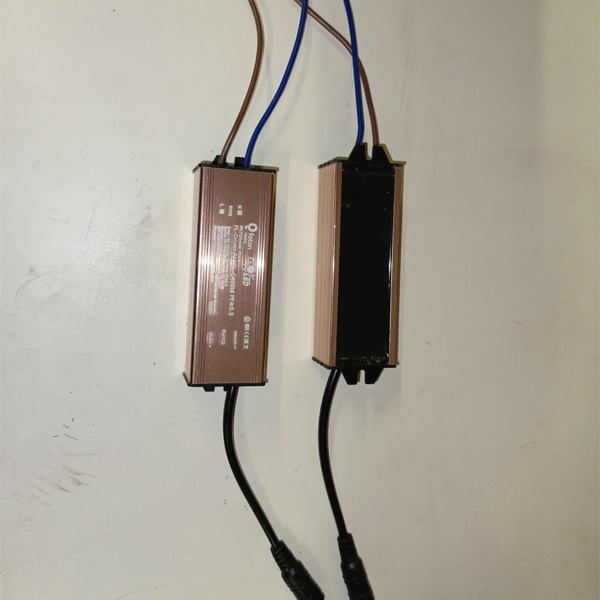 Блок питания для потолочных лед светильников и панелей