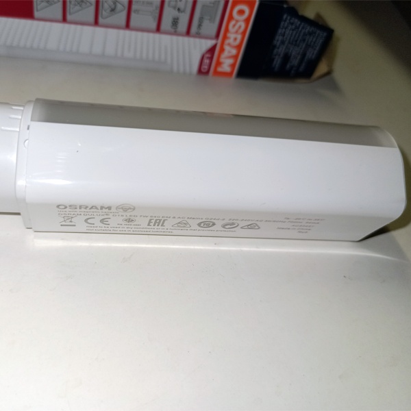 Светодиодная лампочка Осрам мощностью 7 Ватт с цоколем 4P G24d-2, нейтральный белый свет