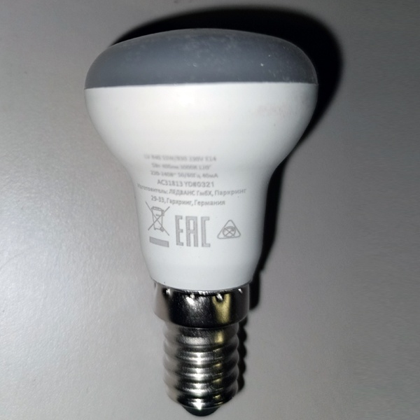 Светодиодная лампочка направленного света мощностью 5 Ватт с цоколем E14 теплый белый свет