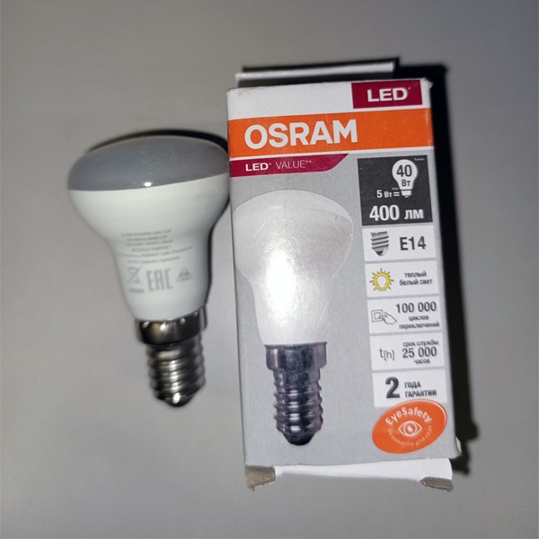 Светодиодная лампочка направленного света мощностью 5 Ватт с цоколем E14 теплый белый свет