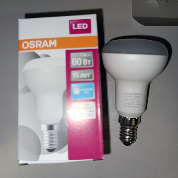 Светодиодная лампочка направленного света мощностью 7 Ватт с цоколем E14 белый свет