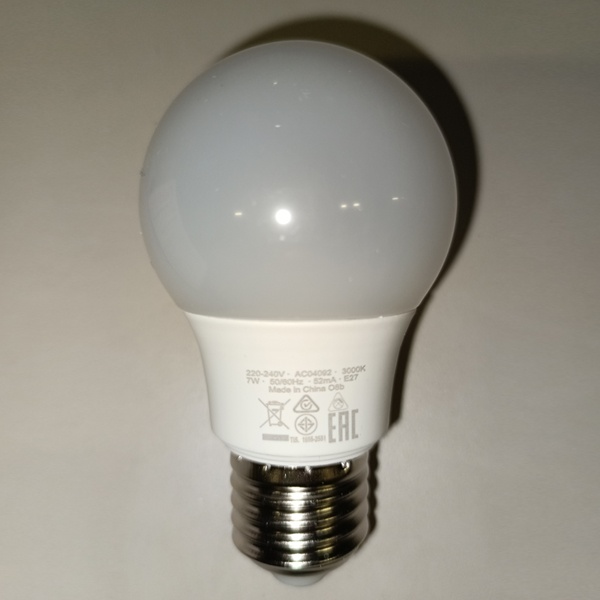 Энергосберегающая LED лампа Груша мощностью 7 Вт с цоколем E27 теплого белого света