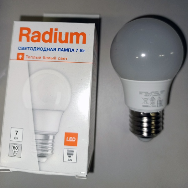 Энергосберегающая LED лампа Груша мощностью 7 Вт с цоколем E27 теплого белого света