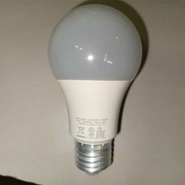 Энергосберегающая LED лампа Груша мощностью 10 Вт с цоколем E27 теплого света