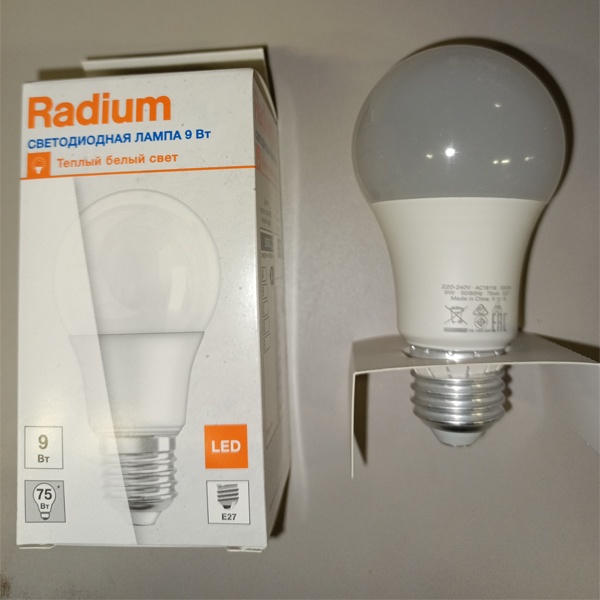 Энергосберегающая LED лампа Груша мощностью 10 Вт с цоколем E27 теплого света