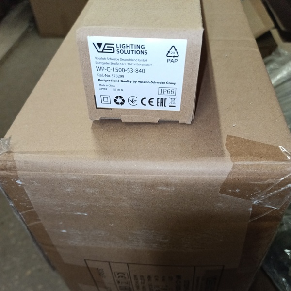 Влагозащищенный линейный светильник, мощностью 23 Ватта, нейтральный белый свет