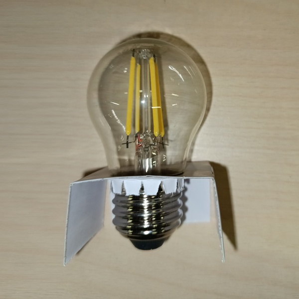 Филаментная лампочка формы шарик с нитевидными светодиодами Осрам мощностью 4 Ватта, с цоколем E27, нейтральный белый свет, прозрачная колба