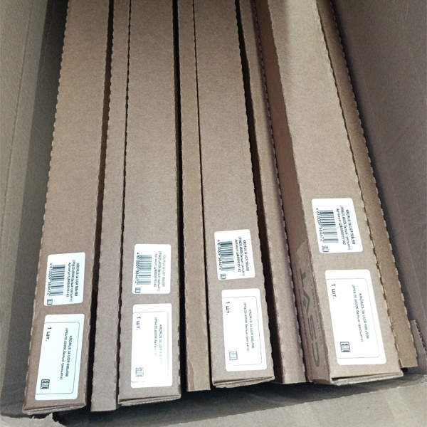 Встраиваемый потолочный светильник светодиодный для подвесного потолка грильято 588*588 с матовым рассеивателем