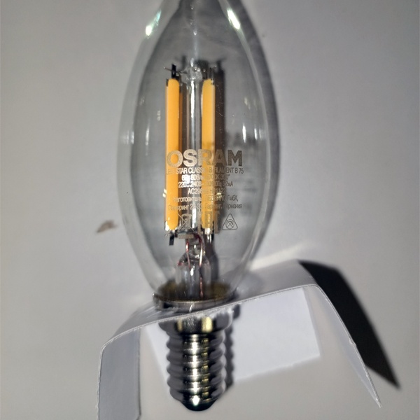 Энергосберегающая LED лампочка свеча с нитевидными светодиодами, мощностью 6 Ватт, с цоколем E14, теплый свет, прозрачная колба