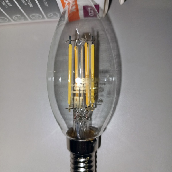 Диммируемая филаментная лампочка свеча Осрам LED SCL B, мощностью 5 Ватт, с цоколем E14 теплый белый свет