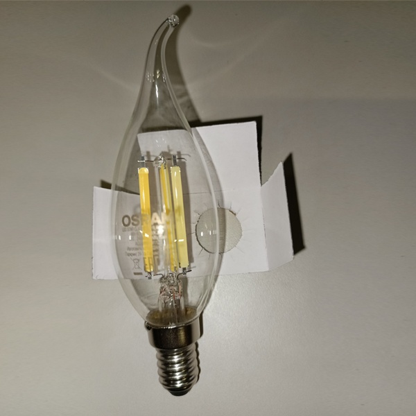 Филаментная лампочка формы свеча на ветру с нитевидными светодиодами Осрам мощностью 6 Ватт, с цоколем E14 (миньон), нейтральный белый свет, прозрачная колба