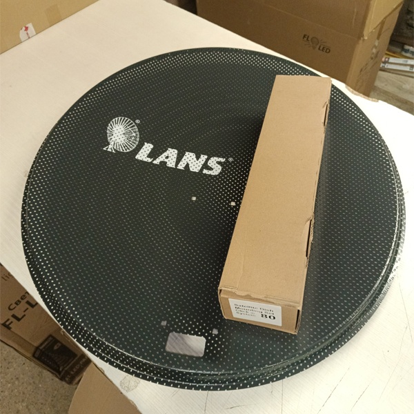 Антенна перфорированная офсетная LANS-80. F/D=0.62. Уровень кроссполяризации: 25.6 дБ LANS