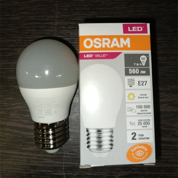 Светодиодная лампочка шар Осрам мощностью 7 Ватт, с цоколем E27, теплый белый свет
