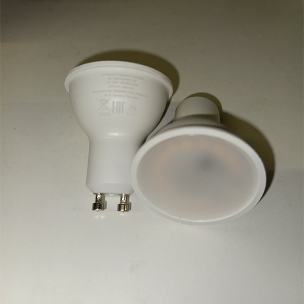 Энергосберегающая LED лампочка акцентного освещения для точечных светильников, мощностью 7 Вт, с цоколем GU10, теплый белый свет