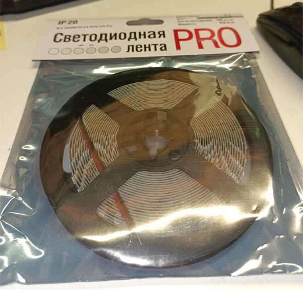 Эргономичная светодионая лента для использования внутри помещений мощностью 9.6 Ватт на метр холодного белого света