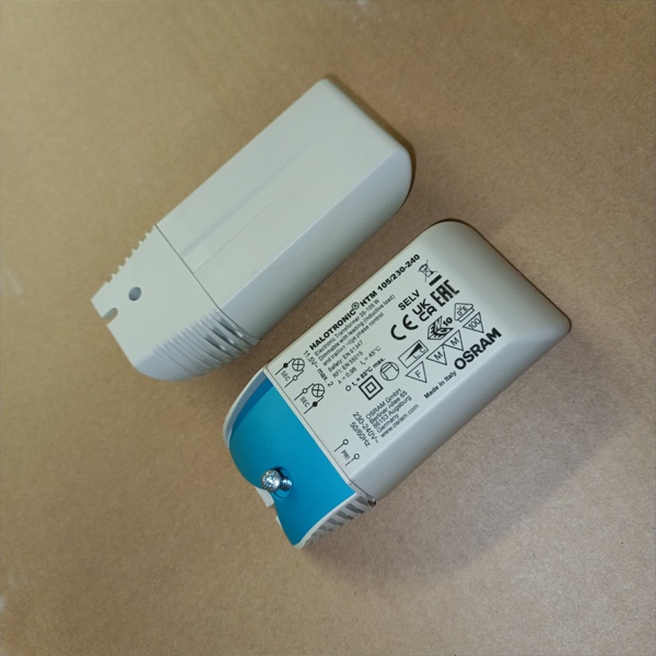 Электронный трансформатор OSRAM для галогенных ламп мощностью 105 Ватт с напряжением 12 Вольт.