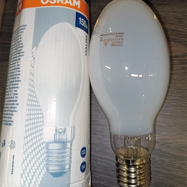 Газоразрядная натриевая лампа (ДНаТ) мощностью 150 Вт с цоколем E40 (4050300015613)