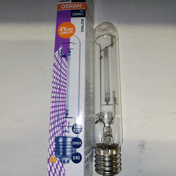 Газоразрядная натриевая лампа (ДНаТ) мощностью 250 Вт с цоколем E40