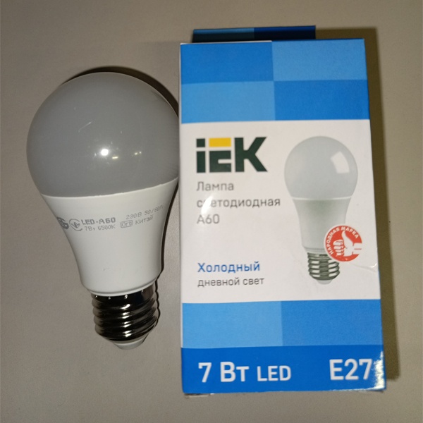 Энергосберегающая LED лампа Груша мощностью 7 Вт с цоколем E27 холодного света