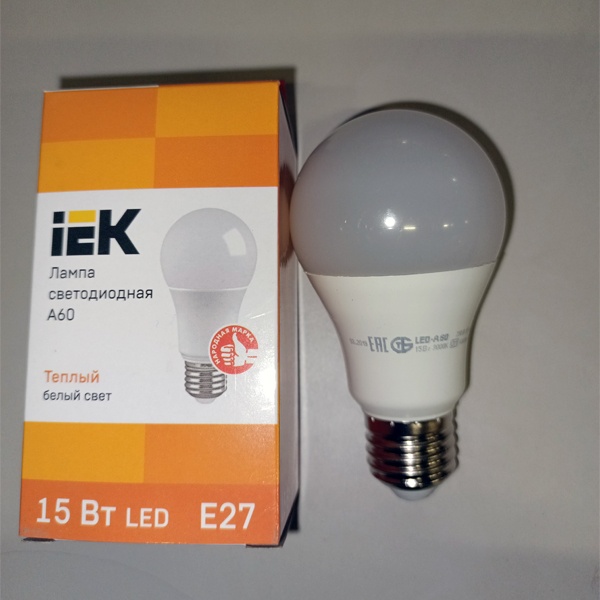 Энергосберегающая LED лампа Груша мощностью 15 Вт с цоколем E27 теплого белого света