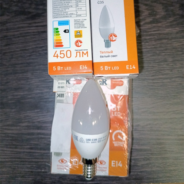 Энергосберегающая LED лампочка свеча, мощностью 5 Ватт, с цоколем E14 (миньон), теплый белый свет