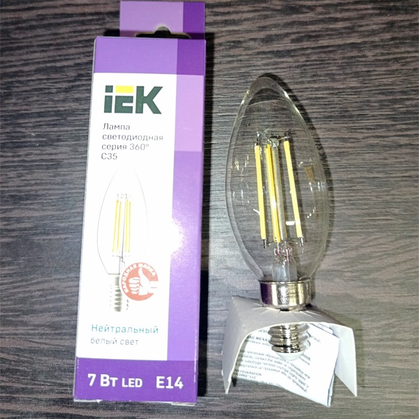 Энергосберегающая LED лампочка свеча с нитевидными светодиодами, мощностью 7 Ватт, с цоколем E14, нейтральный белый свет, прозрачная колба