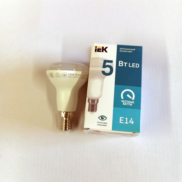 Светодиодная лампочка с отражателем мощностью 5 Ватт с цоколем E14, белый свет, матовая колба