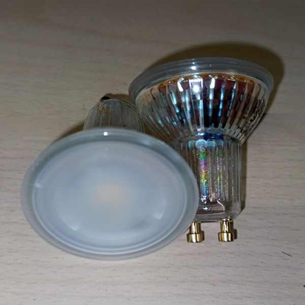 Энергосберегающая LED лампочка акцентного освещения для точечных светильников, мощностью 4,3 Вт, с цоколем GU10, холодный свет