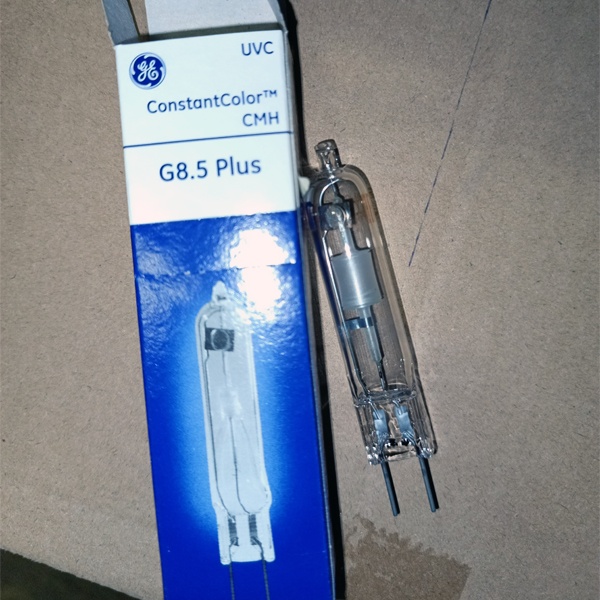 Газоразрядная лампа высокого давления мощностью 70 Вт с цоколем G8,5 теплого белого света