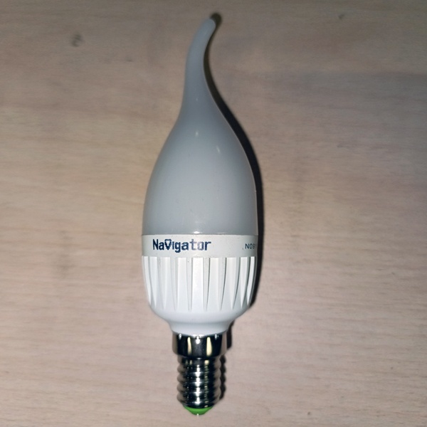 Энергосберегающая LED лампочка свеча на ветру, мощностью 5 Вт, с цоколем E14 (миньон), теплый свет