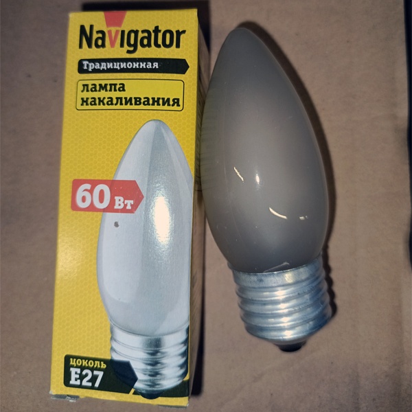 Обычная вольфрамовая лампа формы свеча мощностью 60 Вт на 220 Вольт с цоколем E27 общего назначения